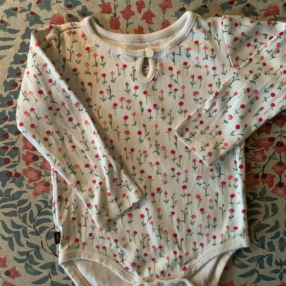 Tea flower bodysuit